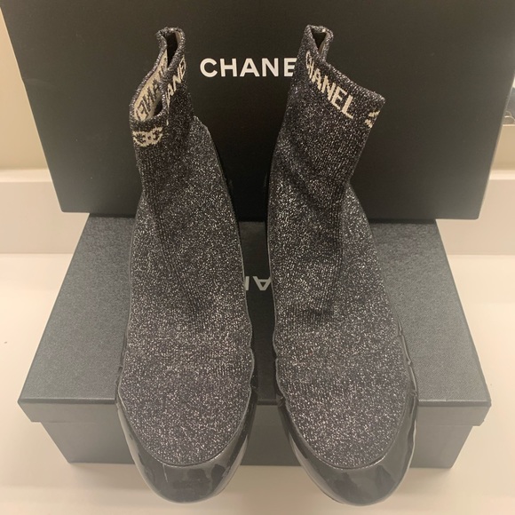 ❤️🖤Authentic Chanel Boots - Picture 2 of 5